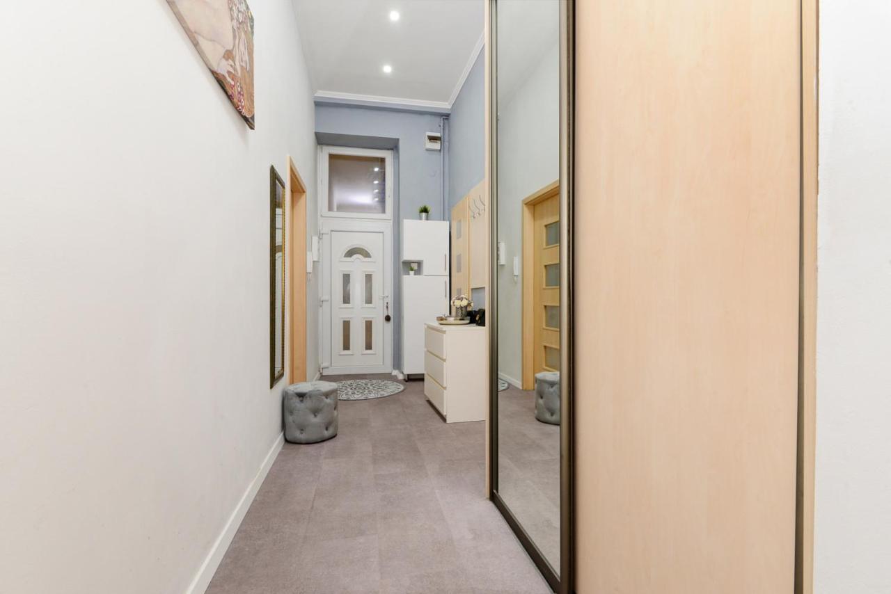 Roses Square Apartman * Budapeste