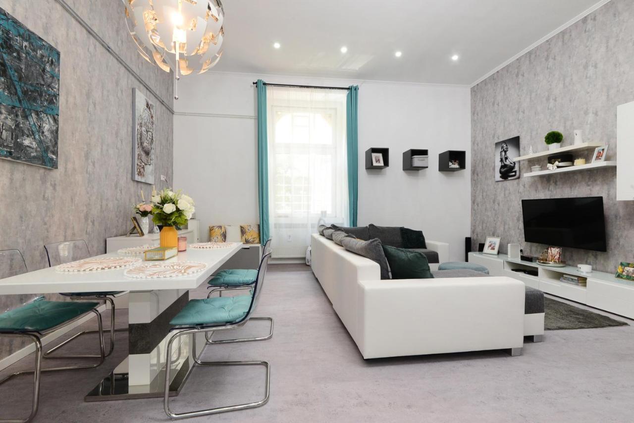 Roses Square Apartman Apartamento Budapeste