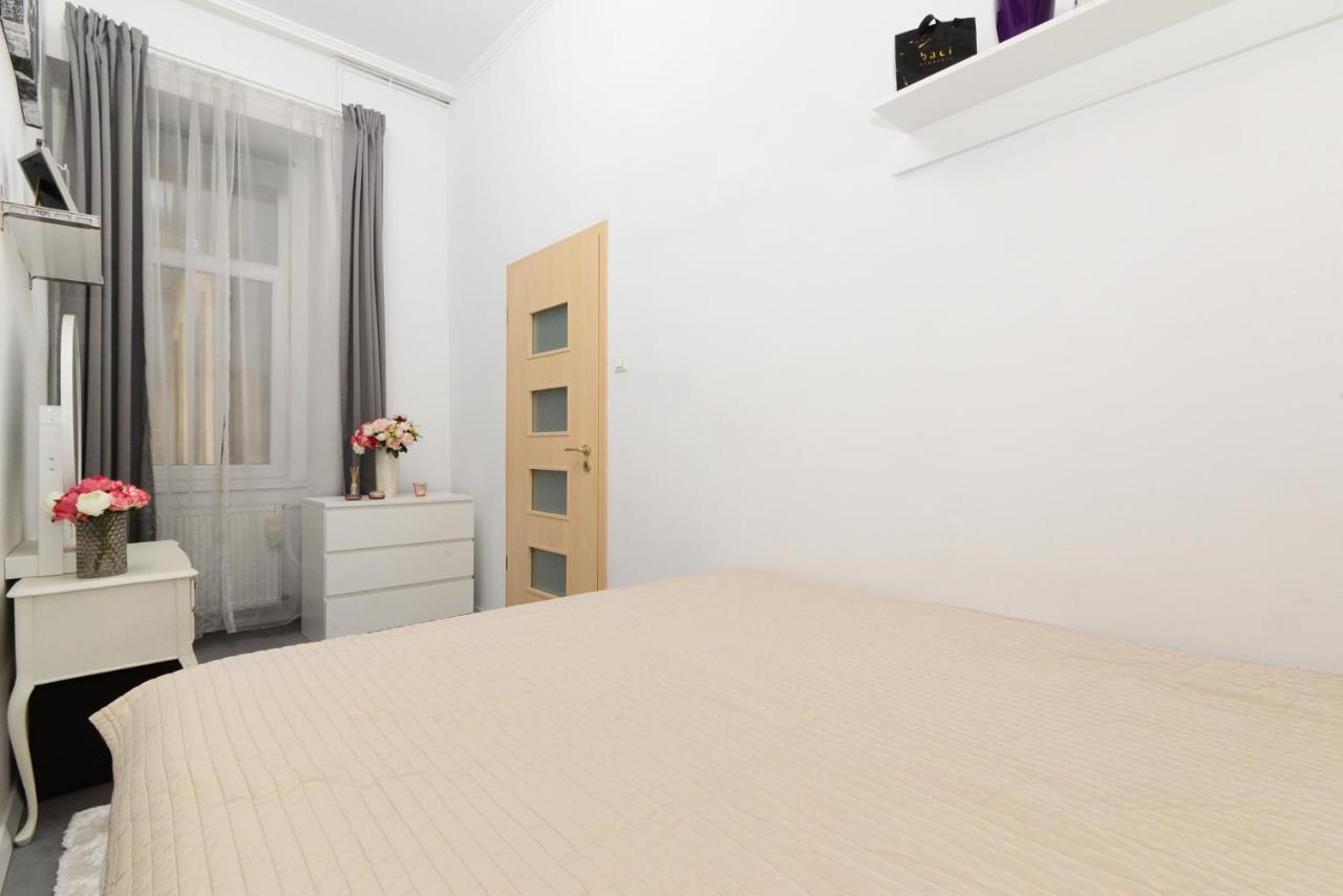 Apartamento Roses Square Apartman *